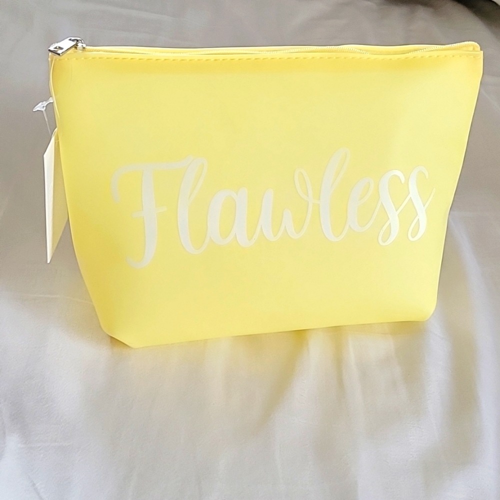 ✨️ "Flawless" make-up bag, NWT☀️🎉 - Picture 2 of 8